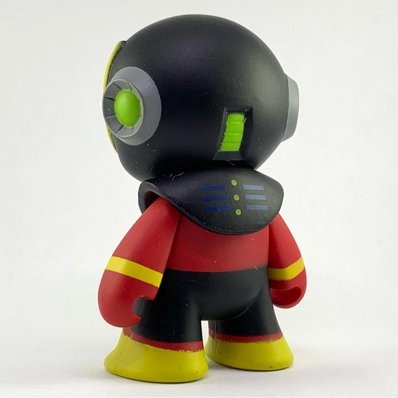 kidrobot Capcom Megaman Elec Man vinyl figure 3” 2015 Mini Series ElectMan Robot - Picture 10 of 13